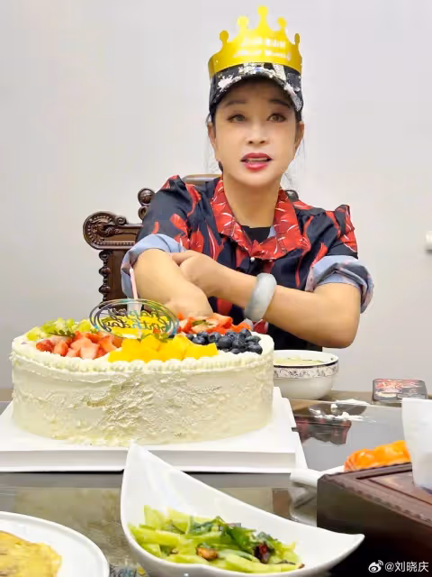 劉曉慶曬照慶祝74歲生日,精修照片年輕漂亮,網友吐槽自欺欺人