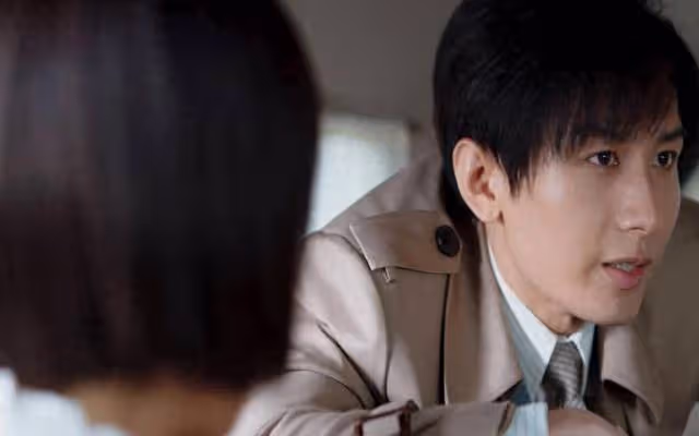不說台詞嘴閉緊,說詞嘴僵,王勁松難救34歲成毅尷尬演技