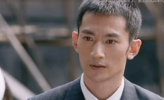 不說台詞嘴閉緊,說詞嘴僵,王勁松難救34歲成毅尷尬演技