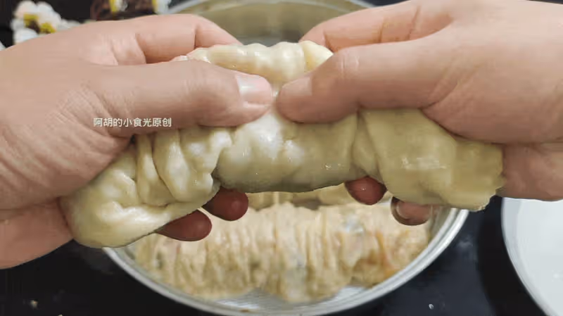 入冬不懂吃此菜太虧了,不起眼的蔬菜之王!經常蒸個菜卷,皮薄餡多、特軟和
