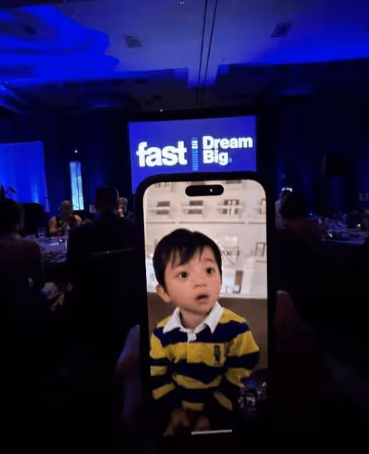 攜子赴美治療!TVB前女星何雁詩現場表現興奮,稱有好消息!