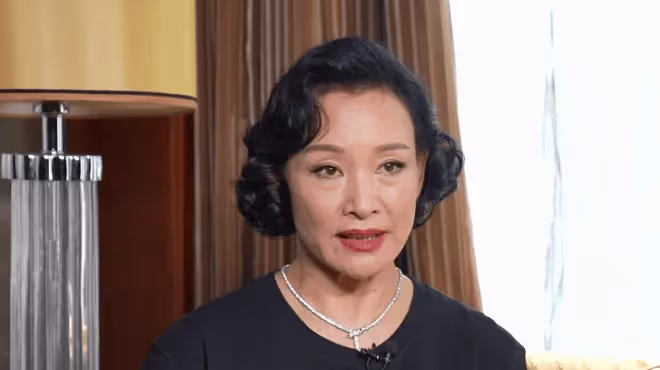 春晚至今後悔邀請陳沖,捧了個「白眼狼」,一句話毀掉整場春晚,導演:當時我都不想活了