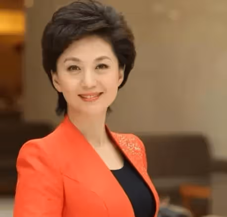 央視主持人海霞亮「新身份」,丈夫是大名鼎鼎的他,女兒比媽更美