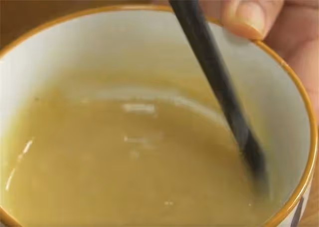 愛吃發麵糖餅不會烙?試試這個技巧,咬一口滿嘴留香,放涼也不硬