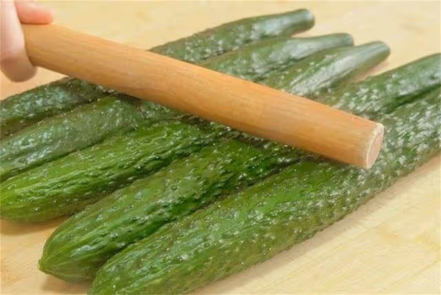 飯店的拌黃瓜為啥又脆又入味?原來做法這麼簡單,一次5根不夠吃