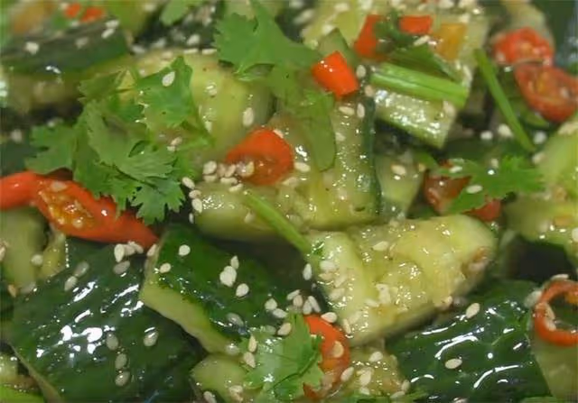 飯店的拌黃瓜為啥又脆又入味?原來做法這麼簡單,一次5根不夠吃