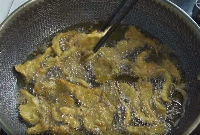 椒鹽蘑菇要不要焯水,很多人都錯了,難怪不酥脆,外脆里嫩有訣竅