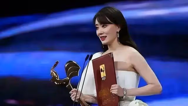 2年後再看張小斐,爆紅到「打回原形」,恰恰說明娛樂圈的清醒