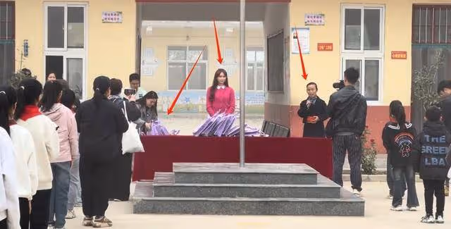 林志玲豪捐60萬助小學,素顏毛衣與學生共舞,卻引全網爭議不斷