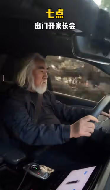 張紀中稱自己是70歲少年,展示充滿活力的一天,帶倆孩子顯憔悴