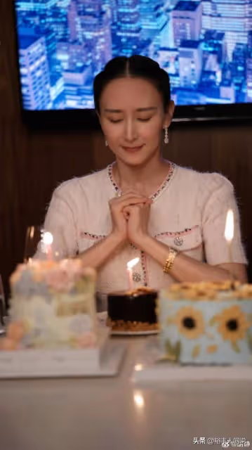 胡靜曬美照慶祝46歲生日!大鑽戒成功搶鏡,兒子與老公貼心送祝福