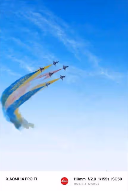 雷軍回應去工廠擰螺絲並在車間睡覺:確實是擺拍