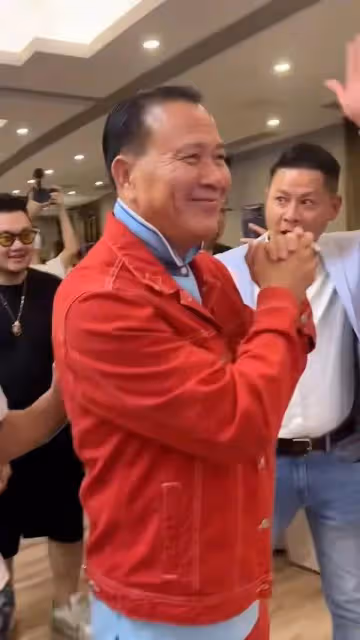 67歲港星現身晚宴獲三位TVB綠葉開路,曾豪言承諾:TVB不用你我用你