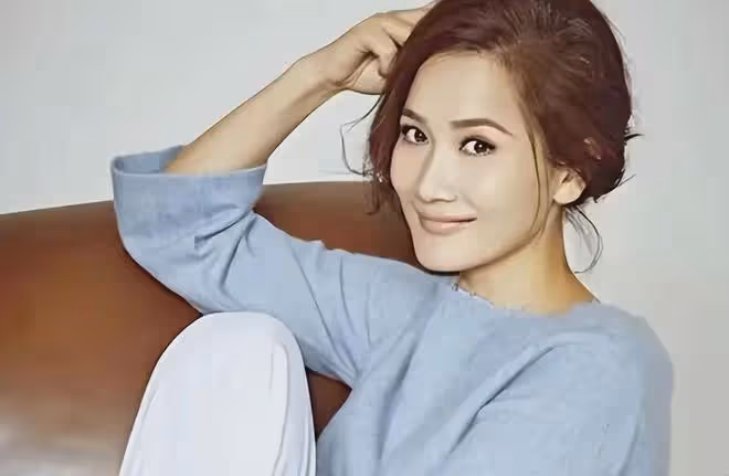 演員潘雨辰:與侯勇離婚後,和女兒相依為命,46歲不願碰觸婚姻