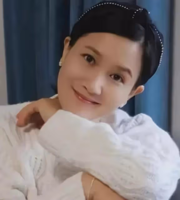 演員潘雨辰:與侯勇離婚後,和女兒相依為命,46歲不願碰觸婚姻