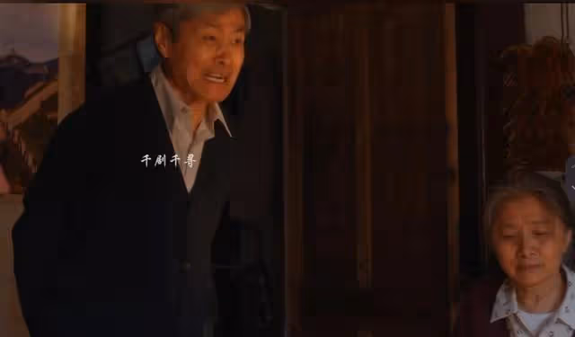 兩句靠不上擊垮莊超英,徹底認清父母嘴臉,上交全部工資給黃玲