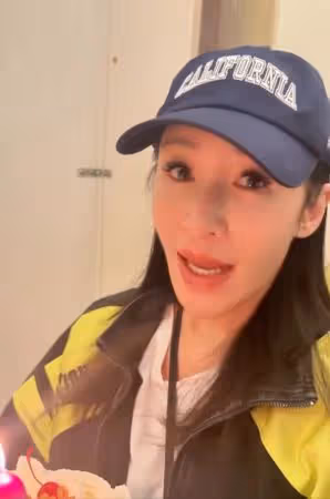 還記得蜜雪薇琪?她「46歲素顏」罕曝光 蕭亞軒快遞蛋糕驚喜慶生