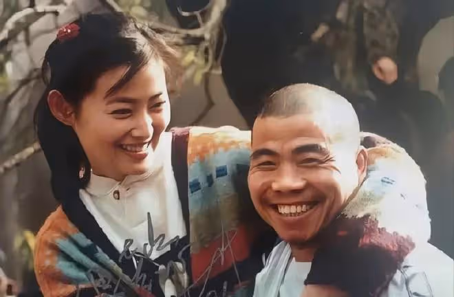 武大郎扮演者宋文華:身高1米4曾獲武術冠軍,娶了高30厘米美女