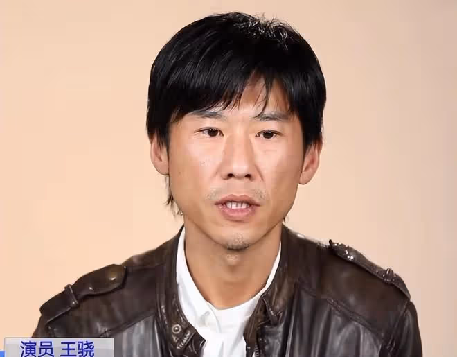 金雞獎表彰，雷佳音腫了，王一博變帥了，范丞丞能不能注意下儀態