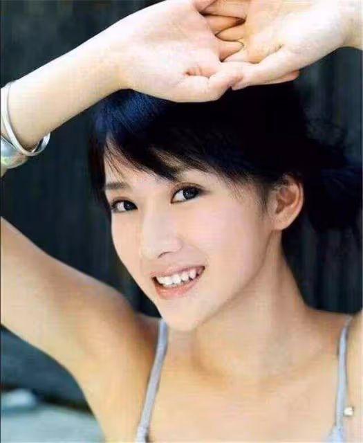 娛樂圈頂流家庭：丈夫是老戲骨，妻子是主持人，女兒成副教授！