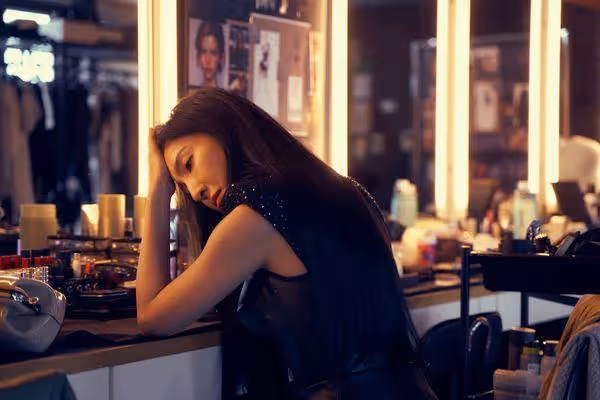 楊謹華認:我跟周凡有一樣的際遇 《影后》性感舞「反覆跪30次」雙膝瘀青