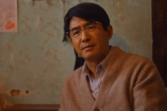 《小巷人家》結局:黃玲至死不悔,不和莊超英離婚,是最狠的報復