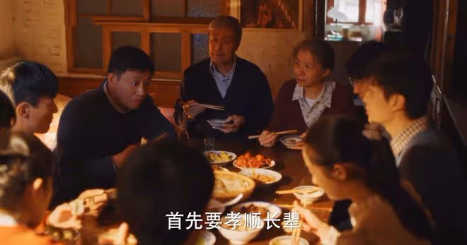 《小巷人家》結局:黃玲至死不悔,不和莊超英離婚,是最狠的報復