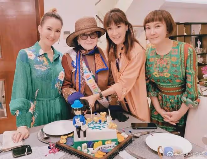 李玟墓地被曝雜草叢生,鮮花擺放凌亂不堪!墓園回應讓粉絲沉默!
