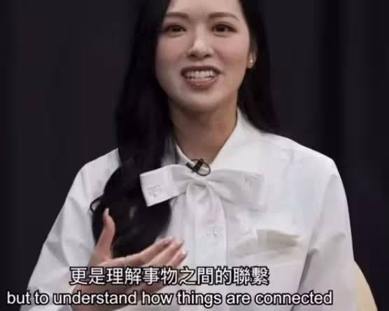 馮盈盈、莊子璇英語訪談被批生硬做作!莊子璇表現被贊略勝一籌!