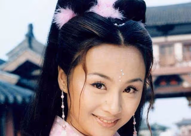 她憑一劇吃穿不愁，嫁十年龍套夫，現今其夫高升引羨妒