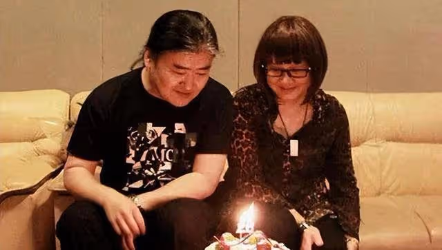 劉歡61年齡現狀曝光，白髮酒癮相伴，「不死癌」 影難消散