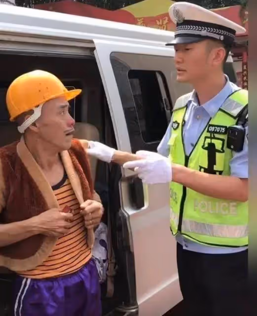靠 「光頭強」 走紅的馮加六，娶美女開豪車，今現狀令人唏噓