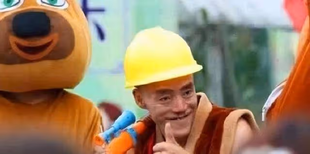 靠 「光頭強」 走紅的馮加六，娶美女開豪車，今現狀令人唏噓