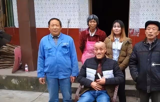 靠 「光頭強」 走紅的馮加六,娶美女開豪車,今現狀令人唏噓