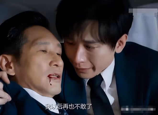 一個人毀一部劇!《深潛》驚現美甲、絲霧眉、桃花妝、在侮辱先烈