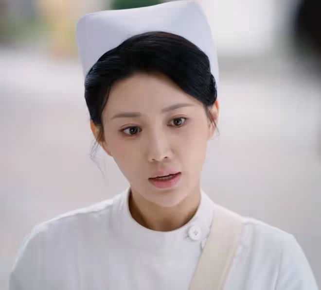 一個人毀一部劇!《深潛》驚現美甲、絲霧眉、桃花妝、在侮辱先烈