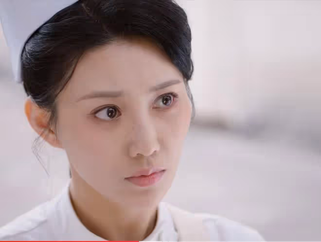 一個人毀一部劇!《深潛》驚現美甲、絲霧眉、桃花妝、在侮辱先烈