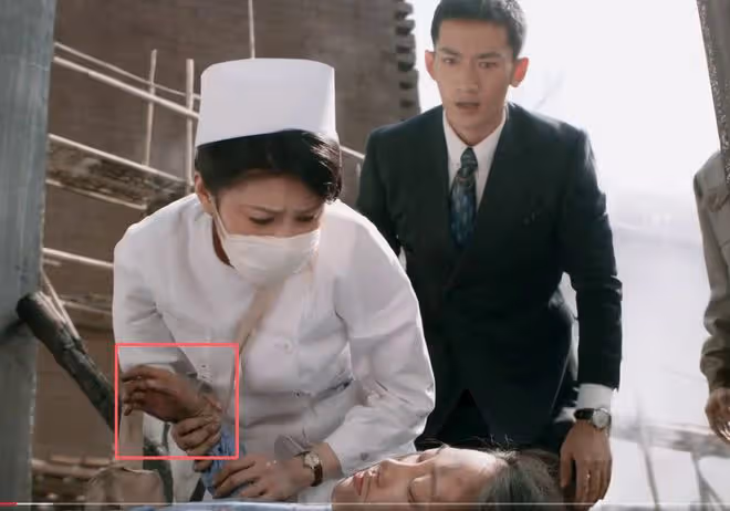 一個人毀一部劇!《深潛》驚現美甲、絲霧眉、桃花妝、在侮辱先烈