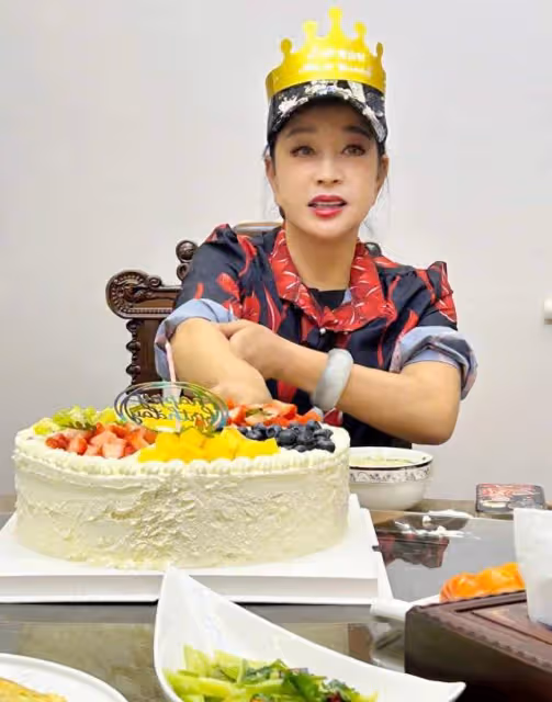 趙雅芝71歲生日和劉曉慶74歲生日現場,簡直不能比
