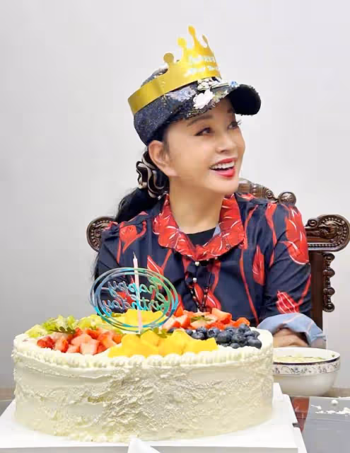 趙雅芝71歲生日和劉曉慶74歲生日現場,簡直不能比