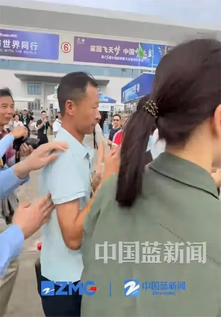 排面足!雷軍現身航展,身著李寧防曬服,卻有上尉軍官跟隨講解