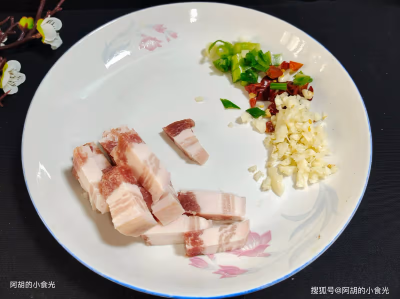 紅薯、山藥先靠邊，它才是地下寶物！入冬後經常燜一鍋，應季鮮品、鮮滑無敵