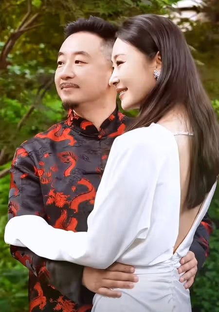 曲柵柵：嫁給落魄黃海波，任勞任怨「養夫」八年，如今苦盡甘來