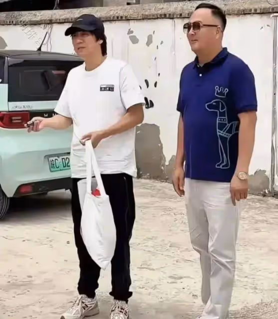 56歲解曉東罕見現身養老院,從巨星到負債纍纍:這輩子幸虧娶了她
