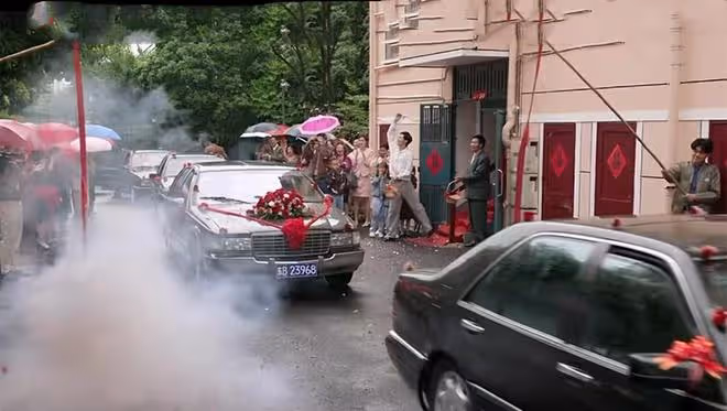 《小巷人家》向鵬飛吃西瓜拉肚子,他才明白,母親對外公外婆的恨