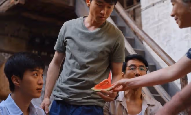 《小巷人家》向鵬飛吃西瓜拉肚子，他才明白，母親對外公外婆的恨