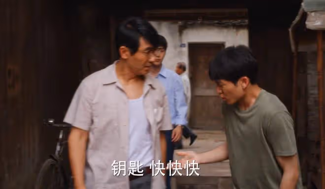 《小巷人家》向鵬飛吃西瓜拉肚子，他才明白，母親對外公外婆的恨
