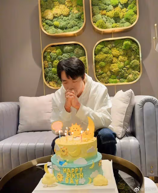 好事將近？俞灝明王曉晨和家長一起吃飯，俞灝明剛曬照慶37歲生日