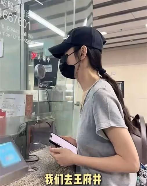 秋瓷炫帶兒子體驗中國地鐵,一路站著,被於曉光催著趕緊考駕照