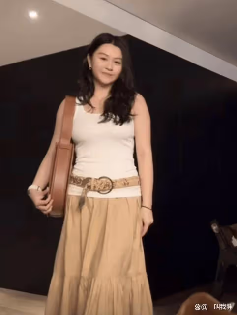 邱淑貞基因太強大!次女20歲兼職模特,身材氣質完美繼承!